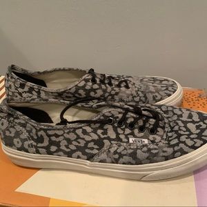 Vans Authentic Lo Pro Black Leopard Woman’s 9.5 Men’s 8 Excellent barely worn